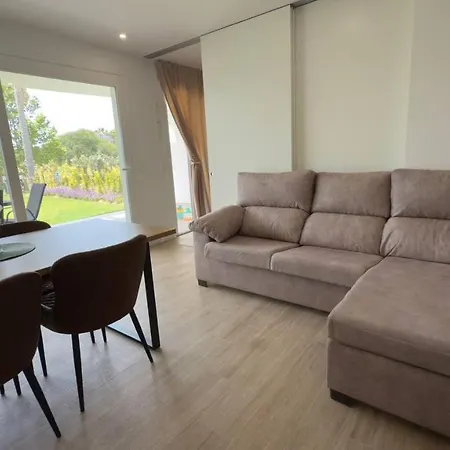 Alcazaba Lagoon Luxury Retreat *