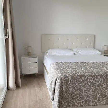 Alcazaba Lagoon Luxury Retreat * Estepona