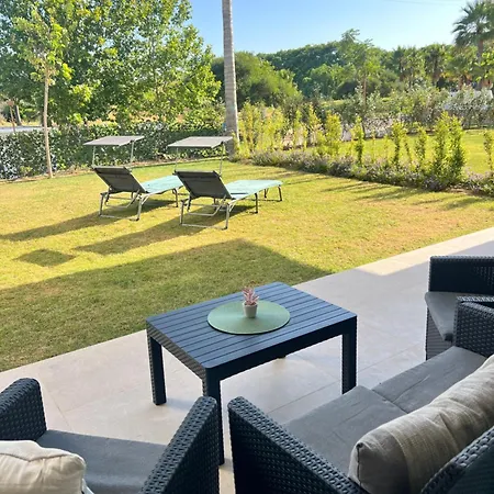 Alcazaba Lagoon Luxury Retreat *
