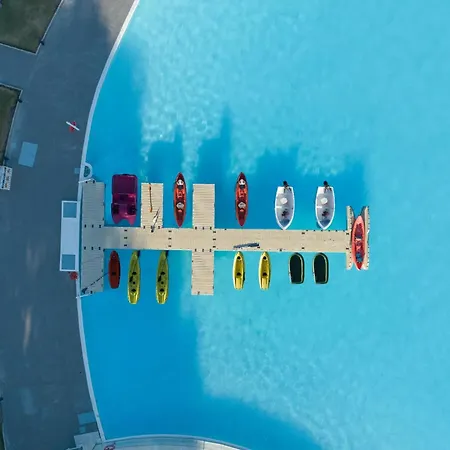 Alcazaba Lagoon Luxury Retreat * 에스테포나