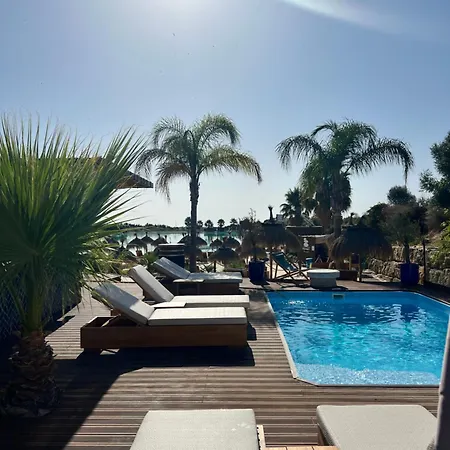 Alcazaba Lagoon Luxury Retreat * 에스테포나
